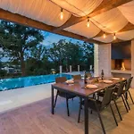Vila Lanka - Large Infinity Pool *