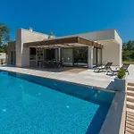 Vila Lanka - Large Infinity Pool