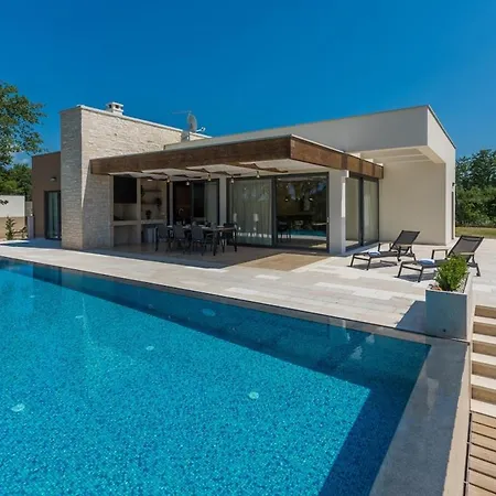 Villa Lanka - Large Infinity Pool
