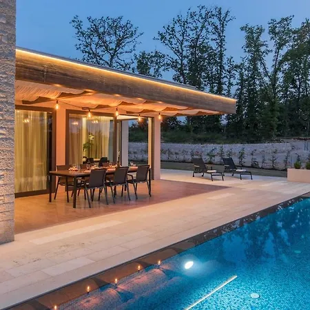 Lanka - Large Infinity Pool *