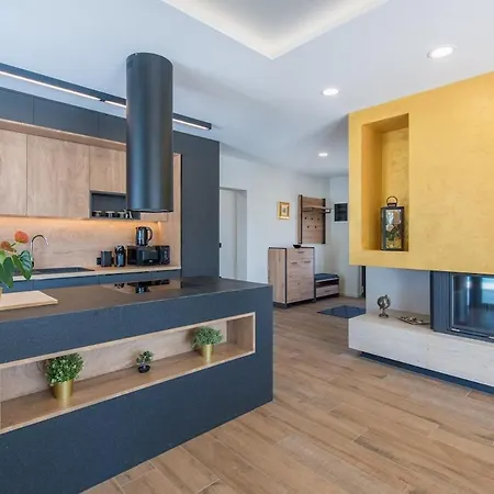 Lanka - Large Infinity Pool