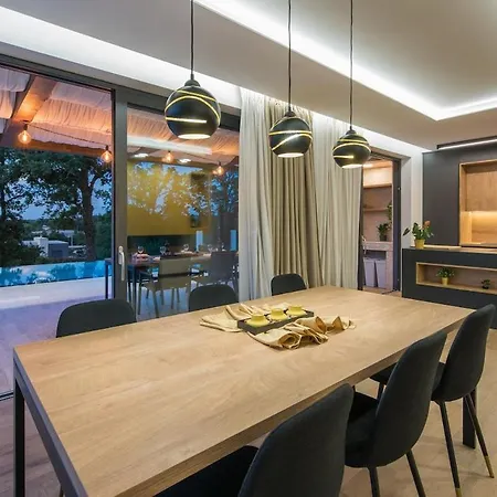 Villa Lanka - Large Infinity Pool