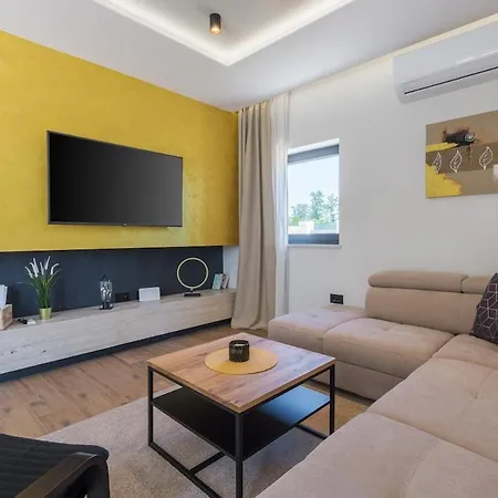 Lanka - Large Infinity Pool