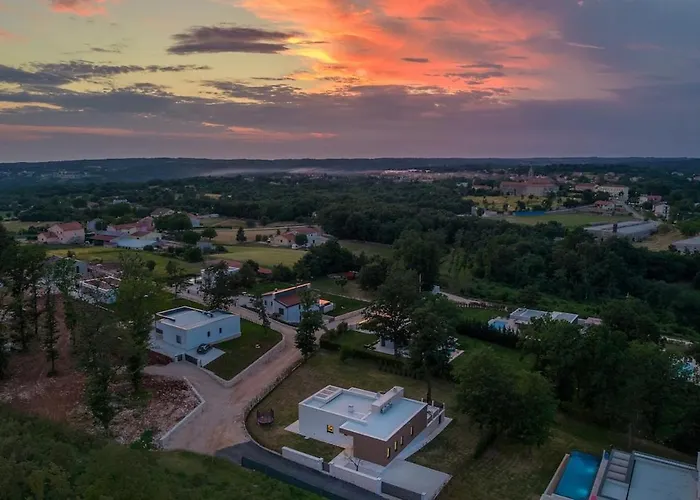 Lanka - Large Infinity Pool
