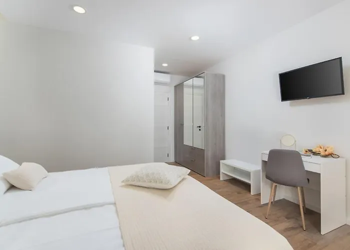 Lanka - Large Infinity Pool Vila