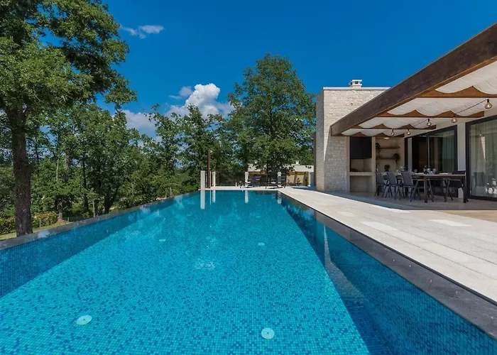 Lanka - Large Infinity Pool *