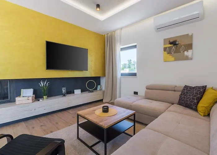 Lanka - Large Infinity Pool