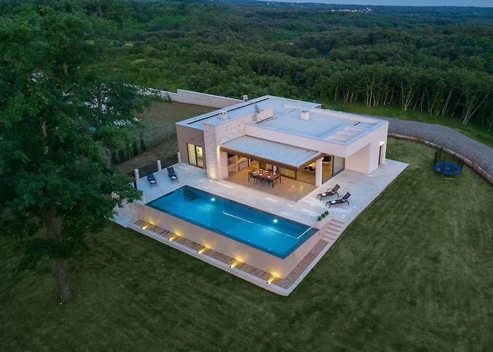 Lanka - Large Infinity Pool Vila